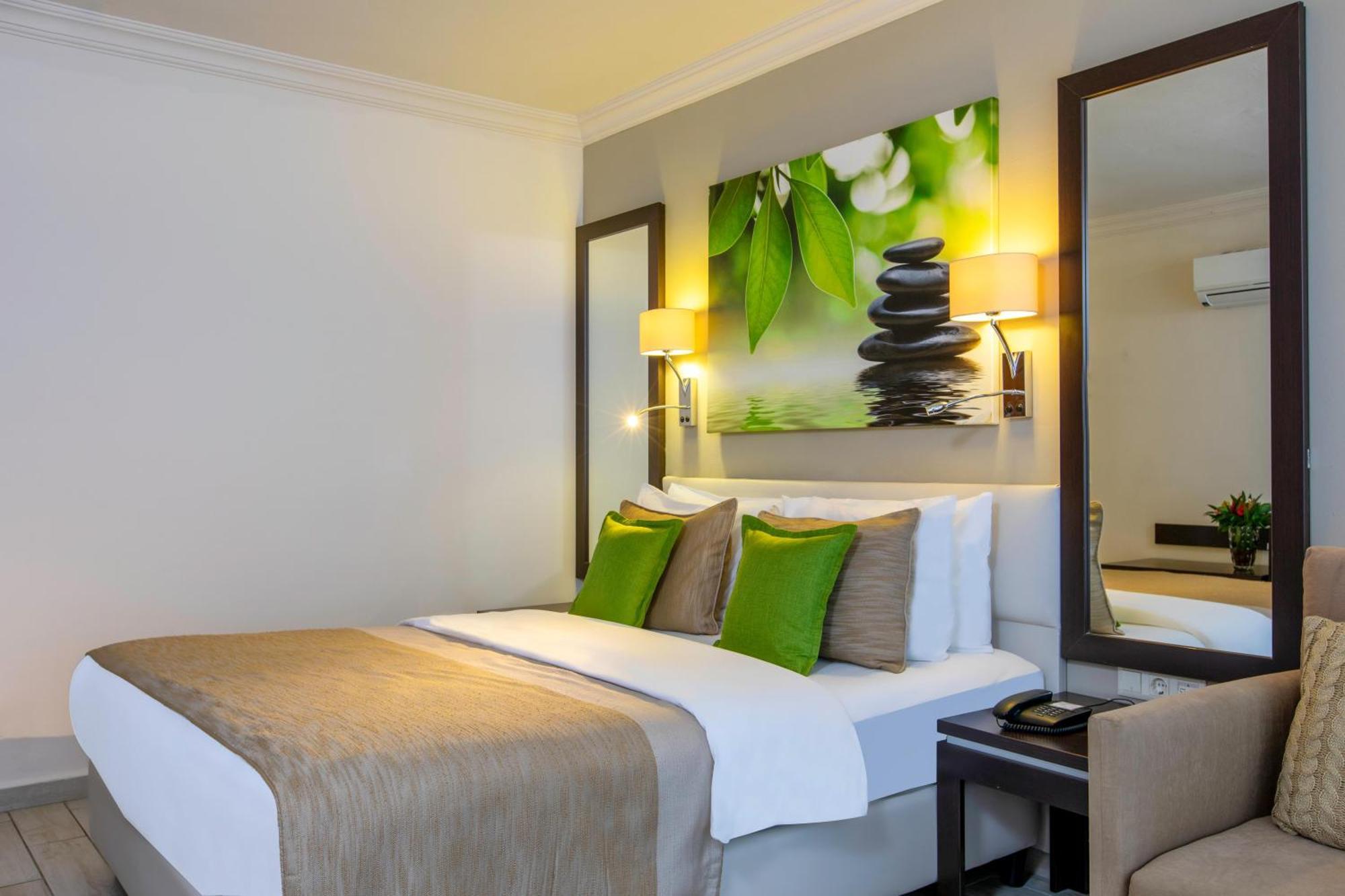 Standard Doppelzimmer mit teilweisem Meerblick