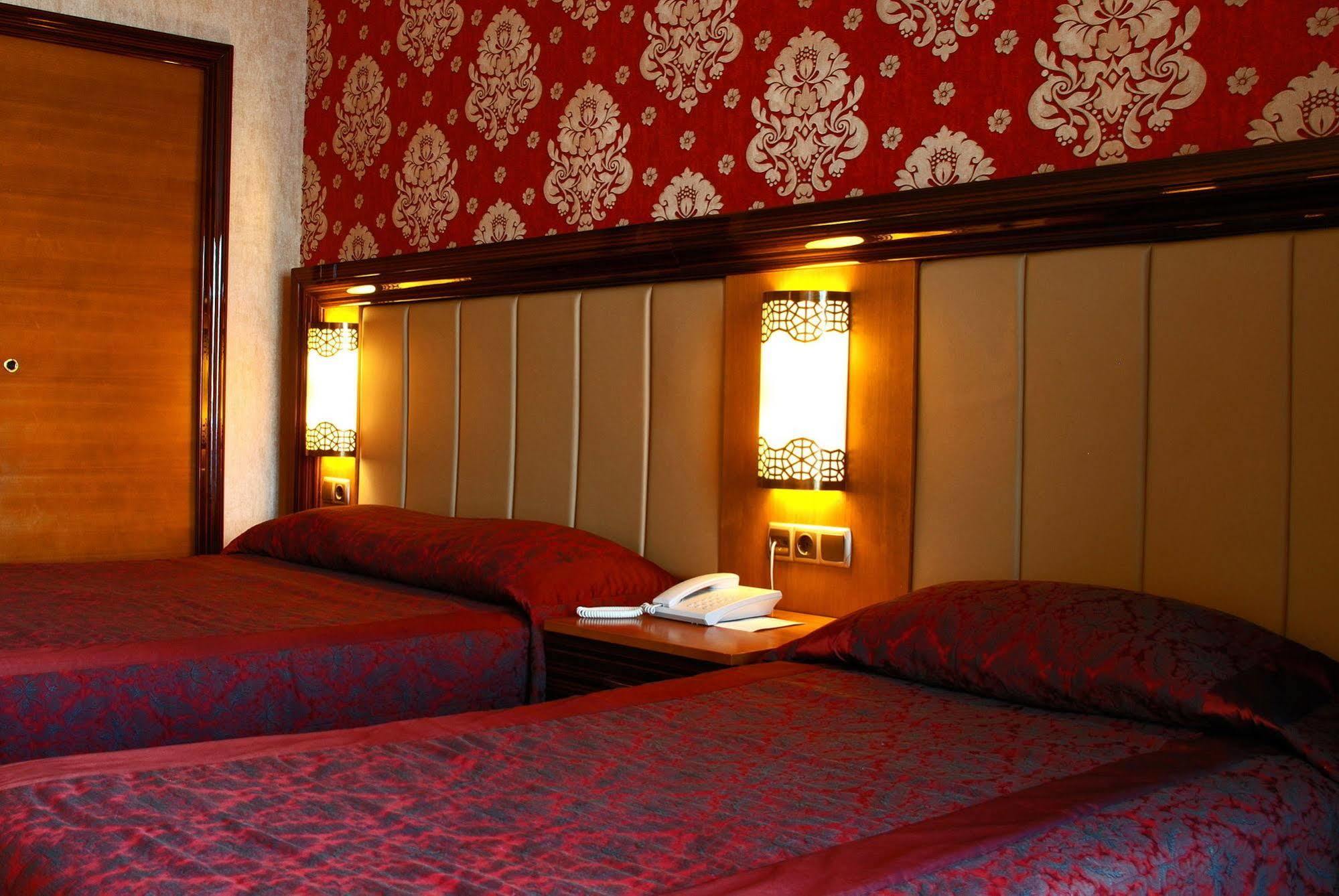 Großes Zimmer (2 Erwachsene + 2 Kinder)
